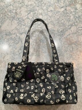 NWT Harveys Disney Couture Nightmare Before Christmas Skulls Seatbelt Large Bag